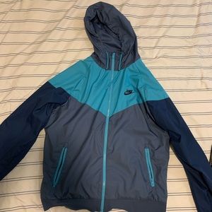 Nike Sportswear Windrunner Hooded Windbreaker